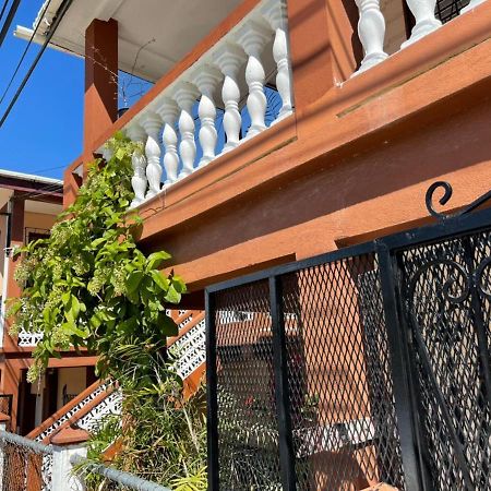פונטה גורדה Saint Charles Inn, Belize Central America מראה חיצוני תמונה
