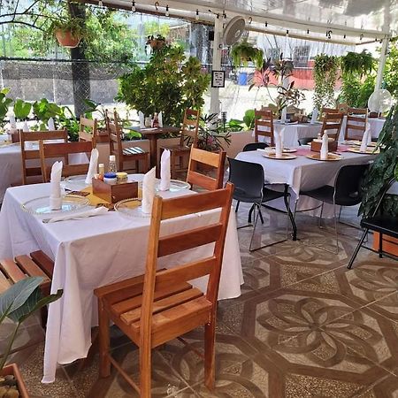 פונטה גורדה Saint Charles Inn, Belize Central America מראה חיצוני תמונה
