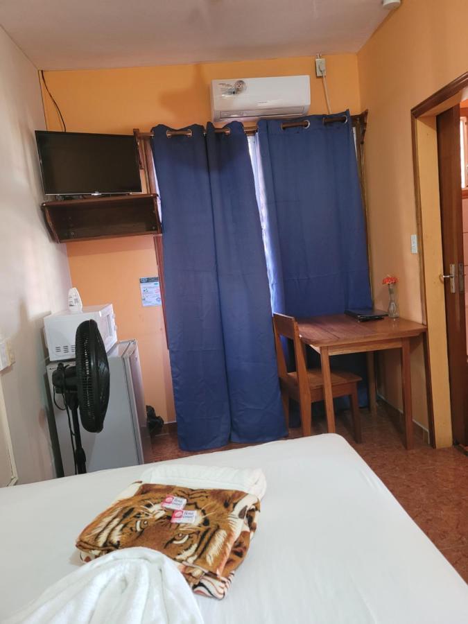פונטה גורדה Saint Charles Inn, Belize Central America מראה חיצוני תמונה