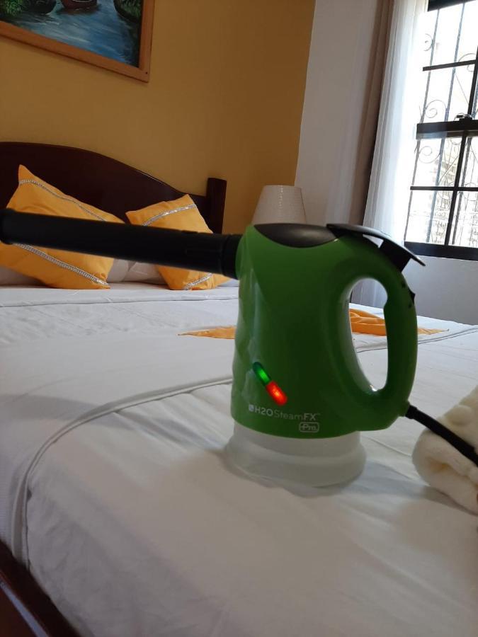 פונטה גורדה Saint Charles Inn, Belize Central America מראה חיצוני תמונה