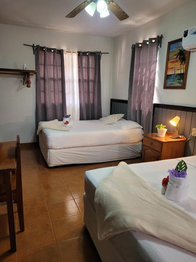פונטה גורדה Saint Charles Inn, Belize Central America מראה חיצוני תמונה