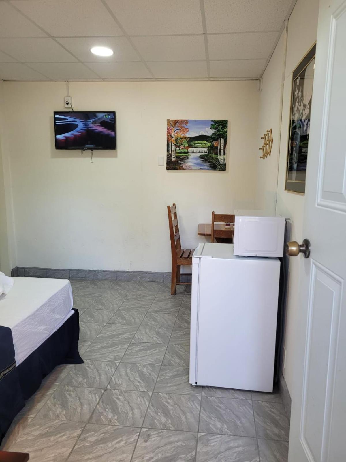 פונטה גורדה Saint Charles Inn, Belize Central America מראה חיצוני תמונה