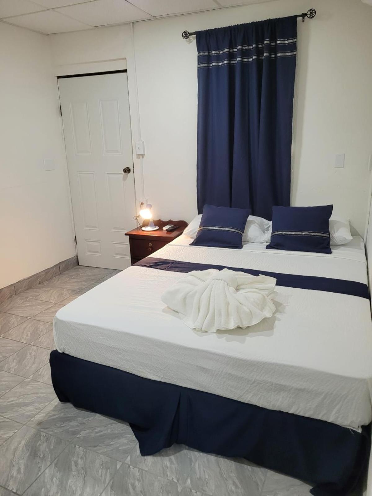 פונטה גורדה Saint Charles Inn, Belize Central America מראה חיצוני תמונה