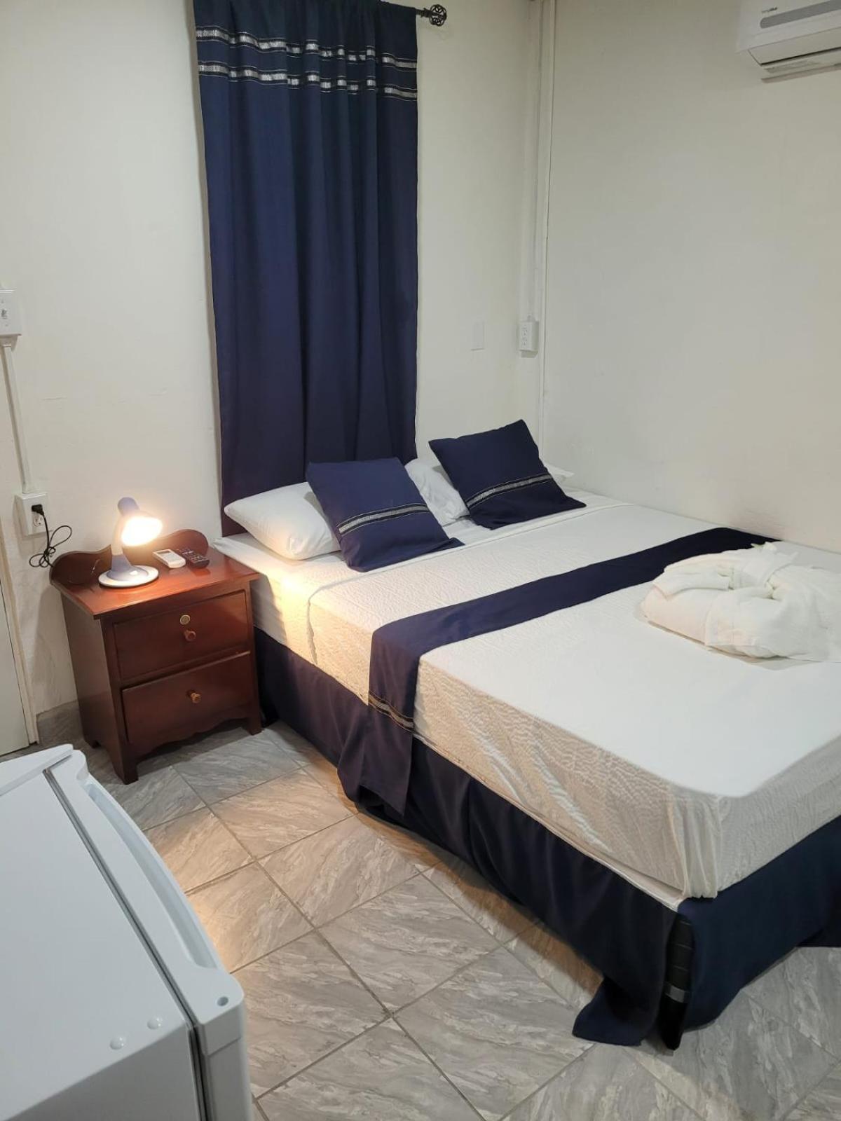 פונטה גורדה Saint Charles Inn, Belize Central America מראה חיצוני תמונה