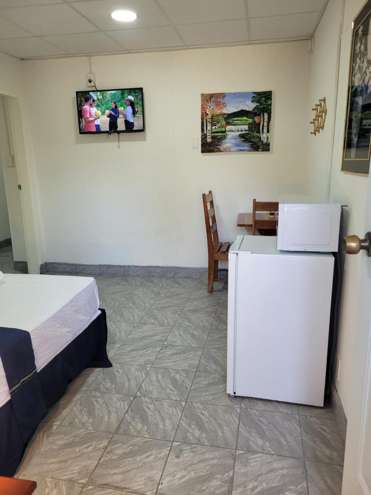 פונטה גורדה Saint Charles Inn, Belize Central America מראה חיצוני תמונה