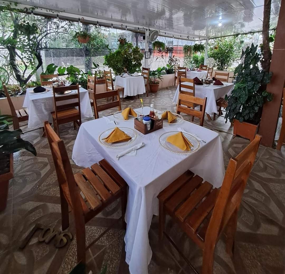 פונטה גורדה Saint Charles Inn, Belize Central America מראה חיצוני תמונה