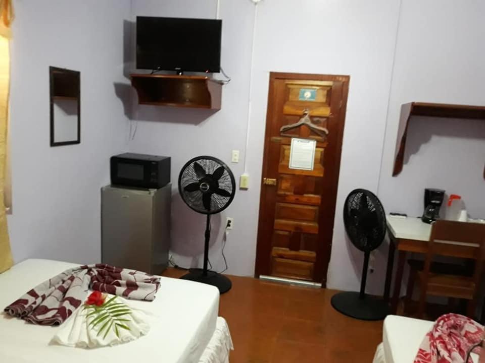 פונטה גורדה Saint Charles Inn, Belize Central America מראה חיצוני תמונה