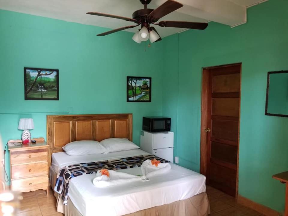 פונטה גורדה Saint Charles Inn, Belize Central America מראה חיצוני תמונה